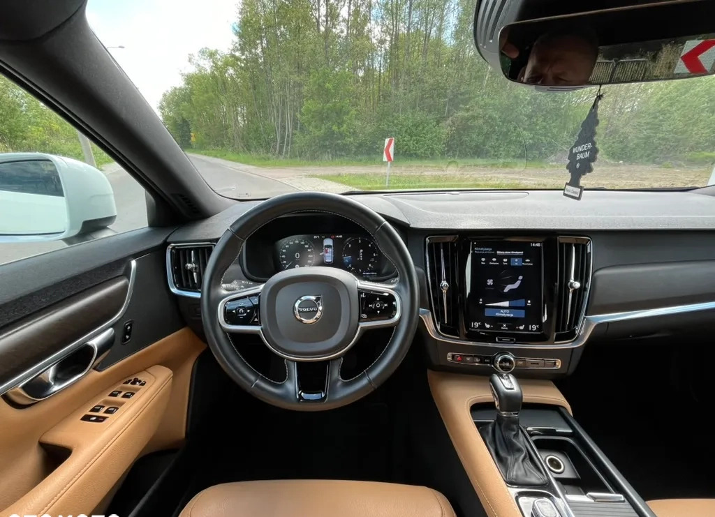 Volvo V90 Cross Country cena 122900 przebieg: 188000, rok produkcji 2019 z Cieszanów małe 781